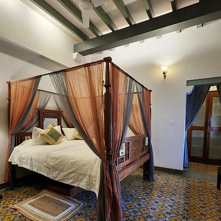 ホテル Kariappa House ポンディシェリ エクステリア 写真